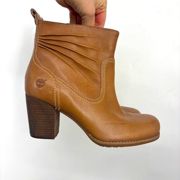 Timberland Women’s Leather Earthkeeper Light Brown Booties 9 - Picture 1 of 5